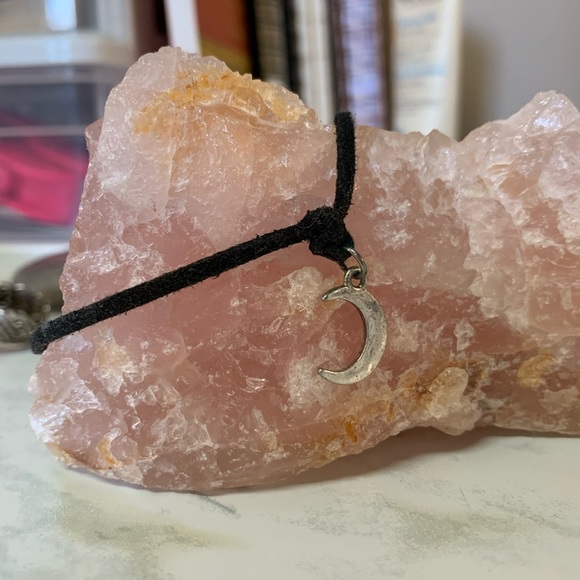 FREE with purchase  🌙 Crescent Moon Necklace - Picture 2 of 5